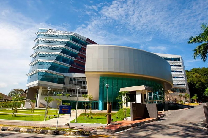 Universiti Malaya (UM)